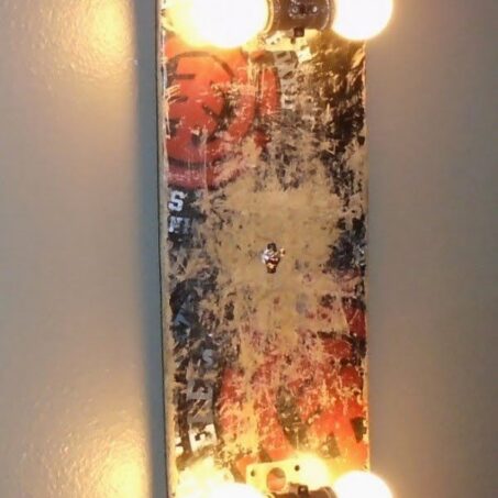 SKATEBOARD Wall Lamp – โคมไฟติดผนังรูปสเก็ตบอร์ด**