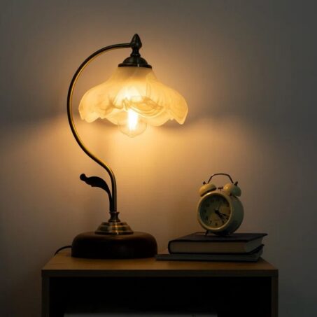 ANTIQUE Glass Table Lamp – โคมไฟตั้งโต๊ะแก้วทรงดอกไม้โบราณ**