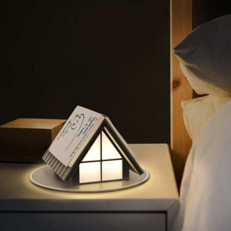 HOUSE CUBE Bedside Lamp – โคมไฟข้างเตียงทรงบ้าน**